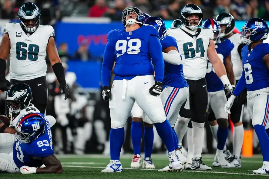 Devonta Davidson (98) celebrating on the field